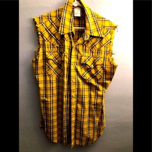 I’m selling a Tru Religion button down!!!